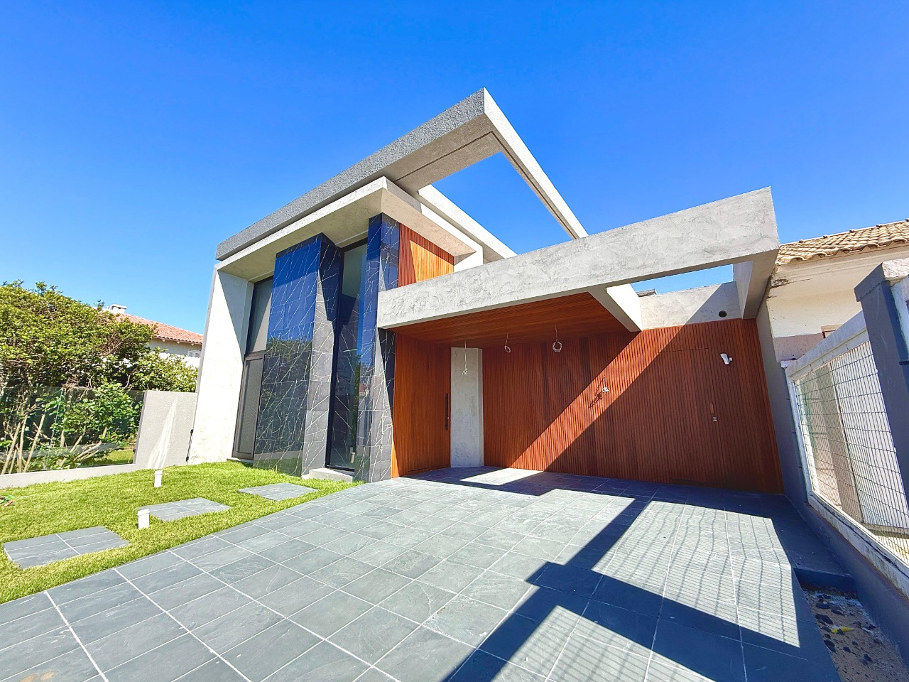 Casa 4 dormitórios para venda, Centro em Xangri-lá | Ref.: 7105